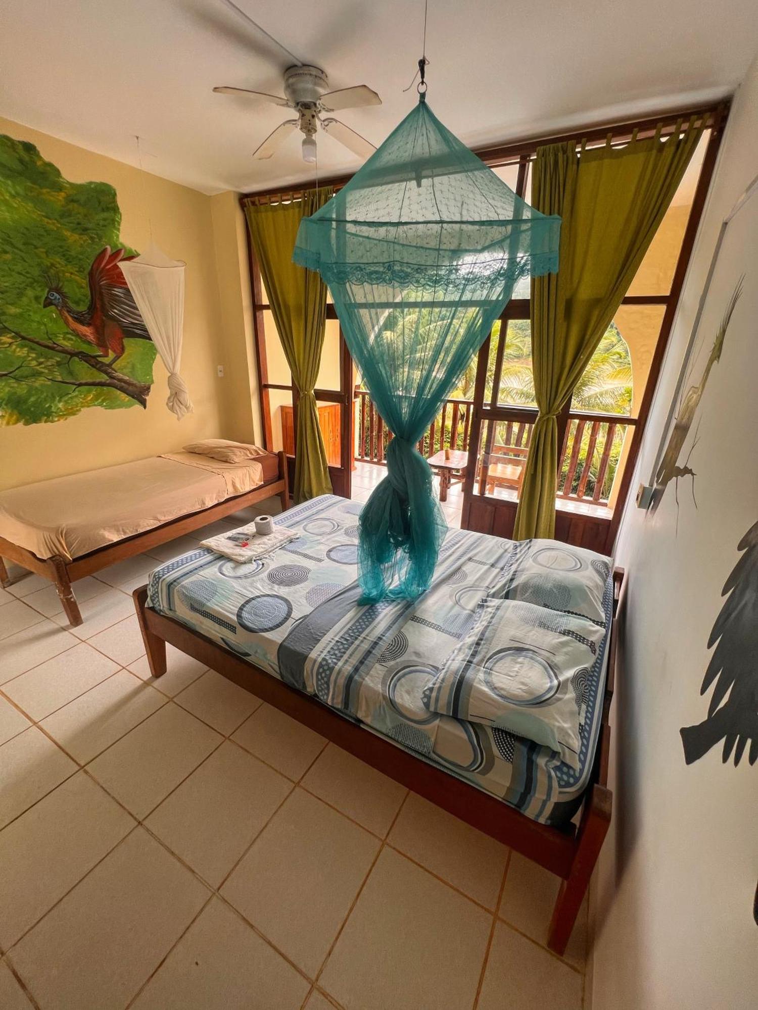 Lobo Hostel - Rurrenabaque (Adults Only) Екстер'єр фото